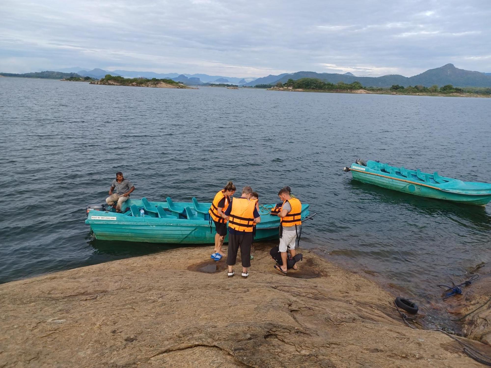 Gal Oya Lake View Inginiyagala Polwatta Buitenkant foto